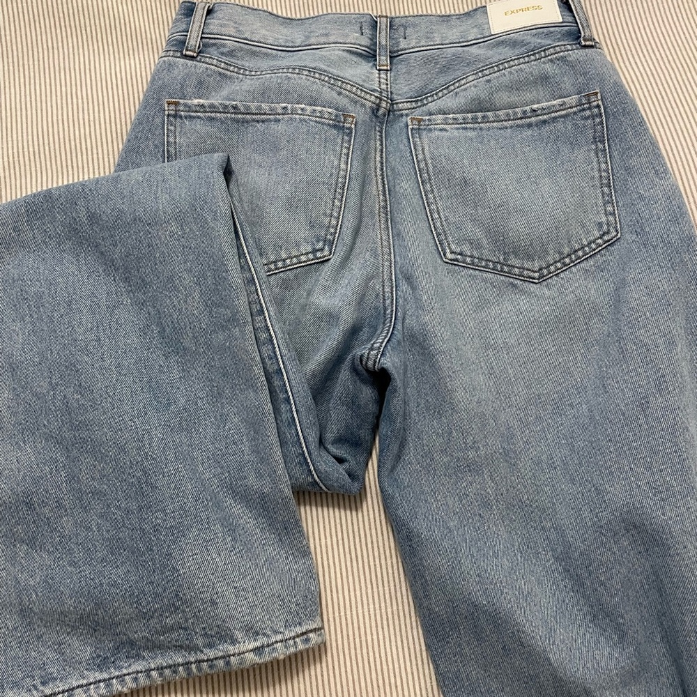 Express Wide Leg Jean - Picture 3 of 4